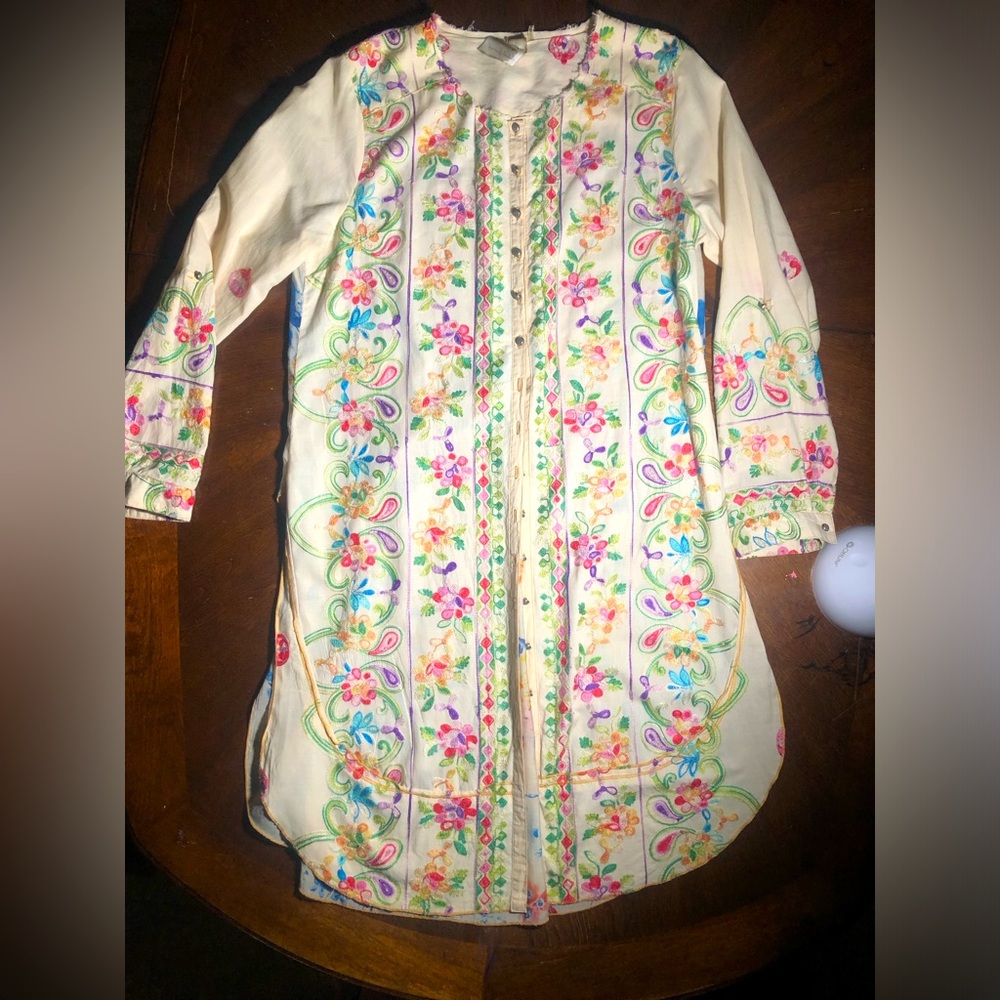 Anthroplologie Aratta Silent Long Embroidered button down Tunic